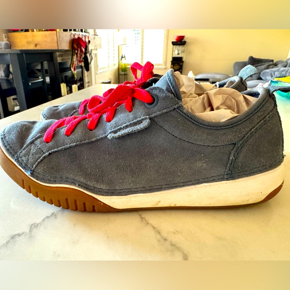 Columbia Women’s Denim Casual Shoe Lightweight in EUC Size US 9.5